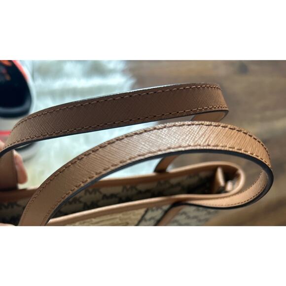 Michael Kors Brown Signature Tote Gold Texture. Excellent Condition!!129 - Picture 4 of 12